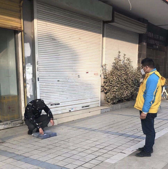 收快递的正确姿势！苏宁物流全国鼓励“无接触配送”服务472.png