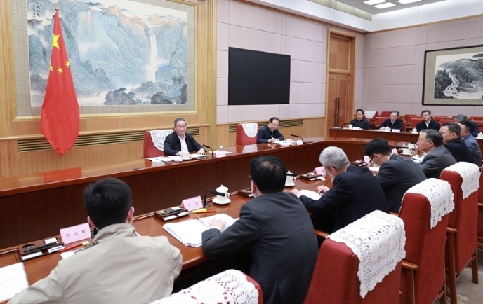    李强主持召开经济形势专家和企业家座谈会
